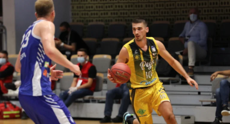 Peja sconfigge Pristina in fuoco derby