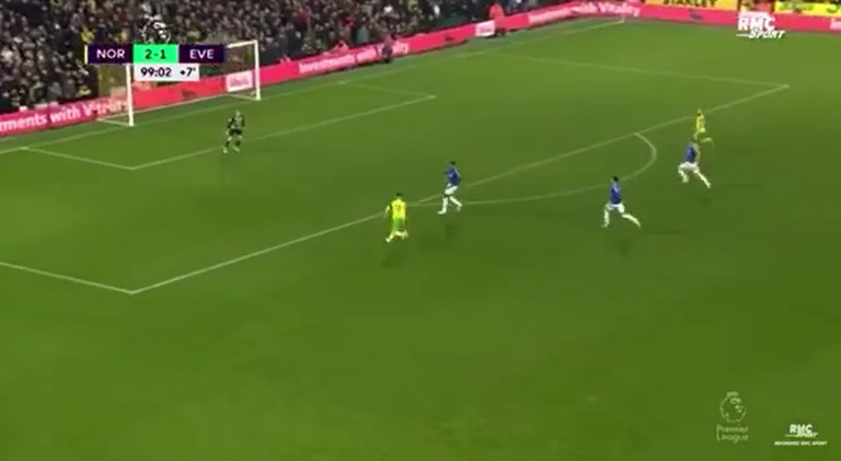 Malchanceux : Le moment où Rasica a secoué la colonne d'Everton dans la dernière seconde du match