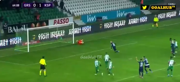 Die Straße Florent Haderj nimmt das Ziel des Torhüters in Kasimpas Sieg gegen Giresunspor