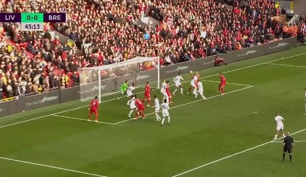 Liverpool geht in die Oberhand von Brentford, Fabinho Tor.