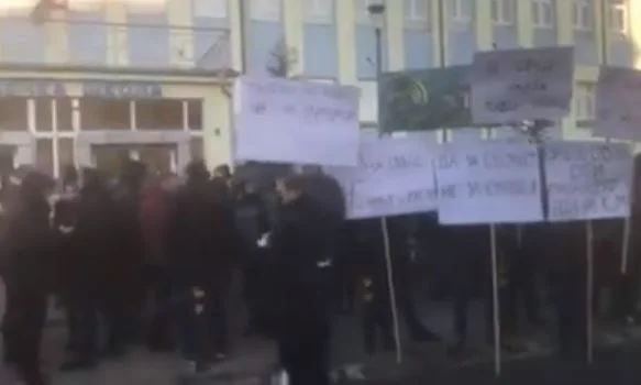 Kosovo Serben fordern Referendum, Protest in Mitrovica