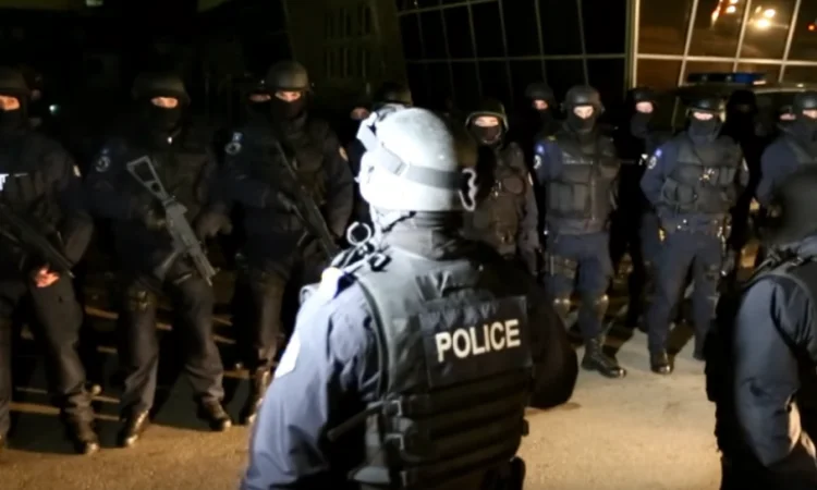 Polizei bei Risiko bei Arbeit ohne Lebens- und Gesundheitsversicherung
