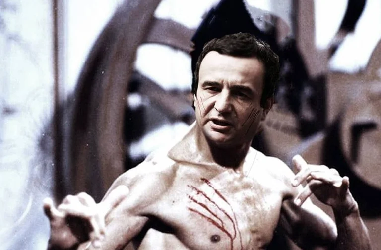 Kurt se compare à Bruce Lee, obtient la préférence du guerrier imbattable