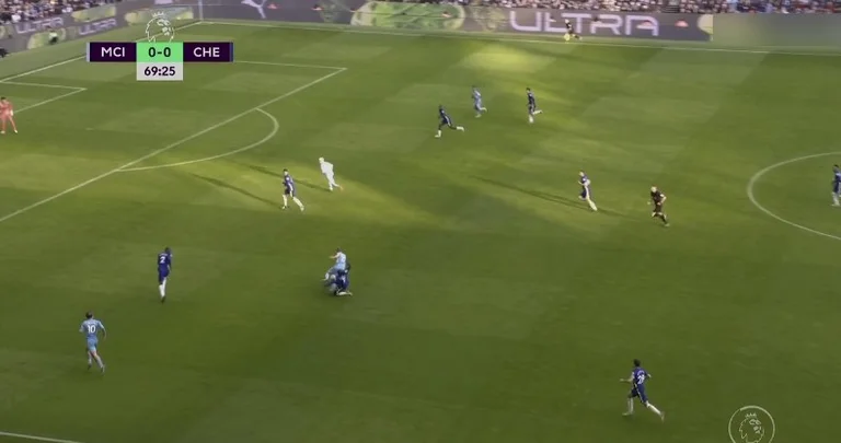 Kevin de Bruyne leaves for dead N olo Canten, before marking a sensational goal from the distance