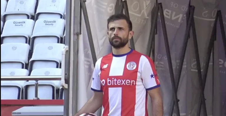 Admir Mehmed è formalizzato come calciatore turco