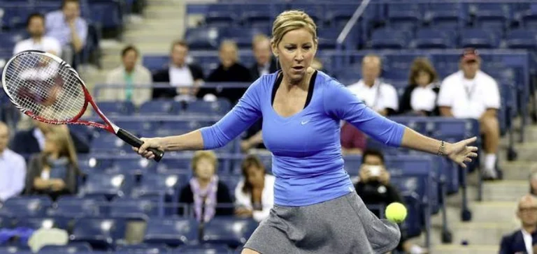 L'ex tennista del mondo numero 1 sciocca la notizia: ho il cancro ovarico, sto facendo la chimica.