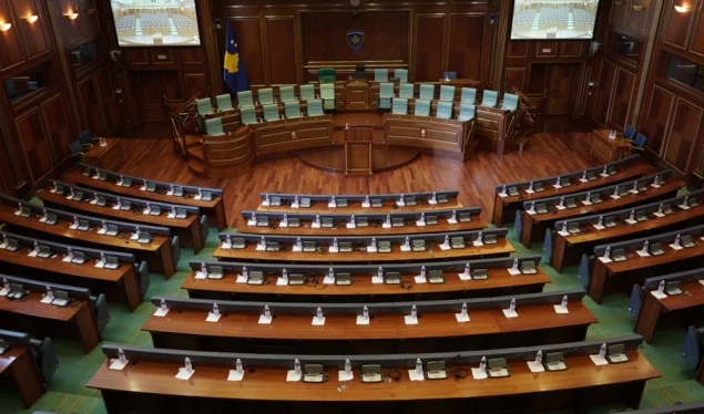 Emrat e 12 deputetëve që do t’i zëvendësojnë anëtarët e kabinetit qeveritar