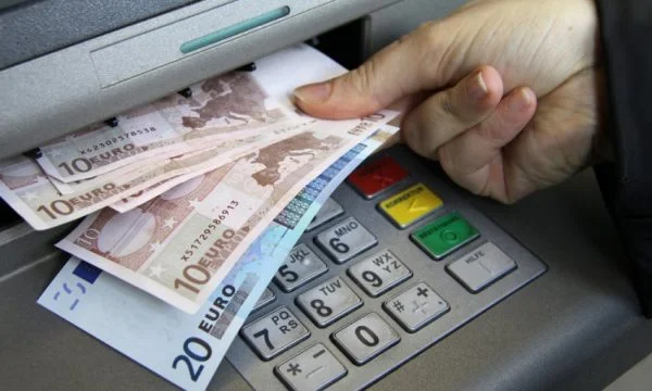 Skemat sociale e mbingarkojnë buxhetin, mbi 300 mijë qytetarë morën pensione për tre muaj
