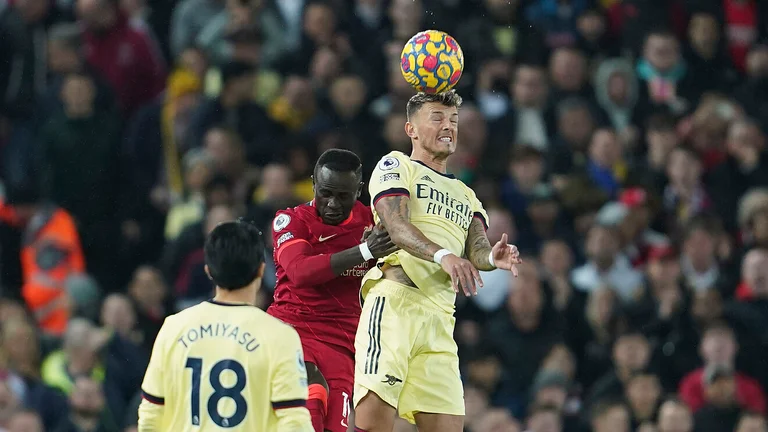 Liverpool e Arsenal stasera lottano per un posto dove i campioni giocano: 22 giocatori che giocano dal primo minuto