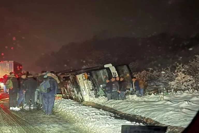 Kontakt mit Kosovar über einen Unfallbus in Serbien