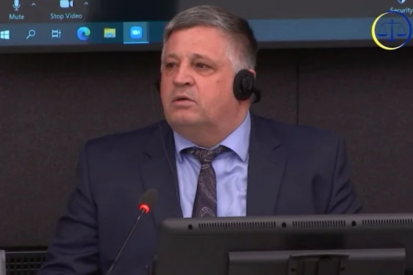 Nazim Tränen in Den Haag: # Mein Grab ist aus dem Boden # Nicht kämpfen Sie mich wie Milosevic #