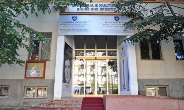 The amount of money the Ministry official allegedly received as a bribe from businesses is discovered