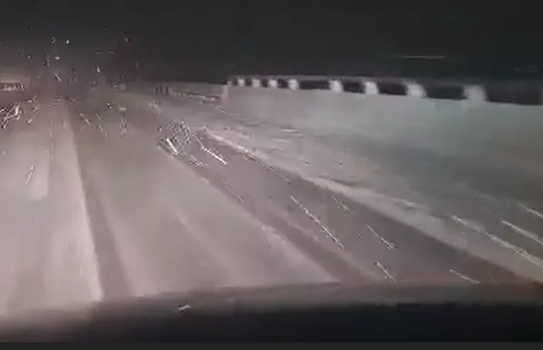 (VIDEO) L'autoroute Ferizaj-Skup couverte de neige, circulation difficile