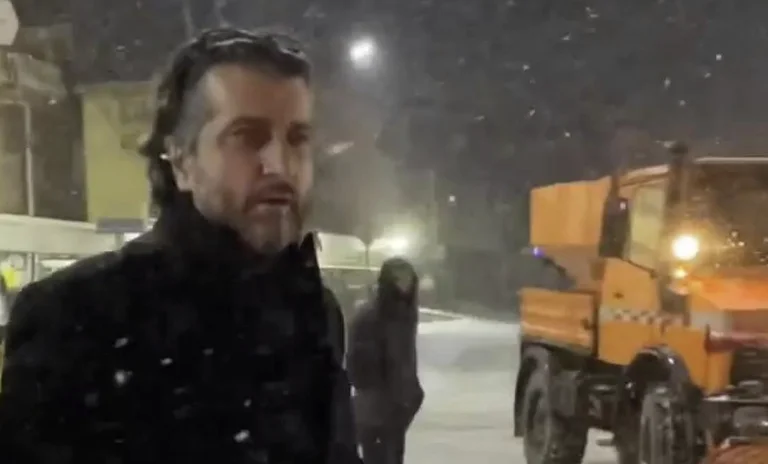 Neige, gelées à Pristina, Rama apparaît sur le sol