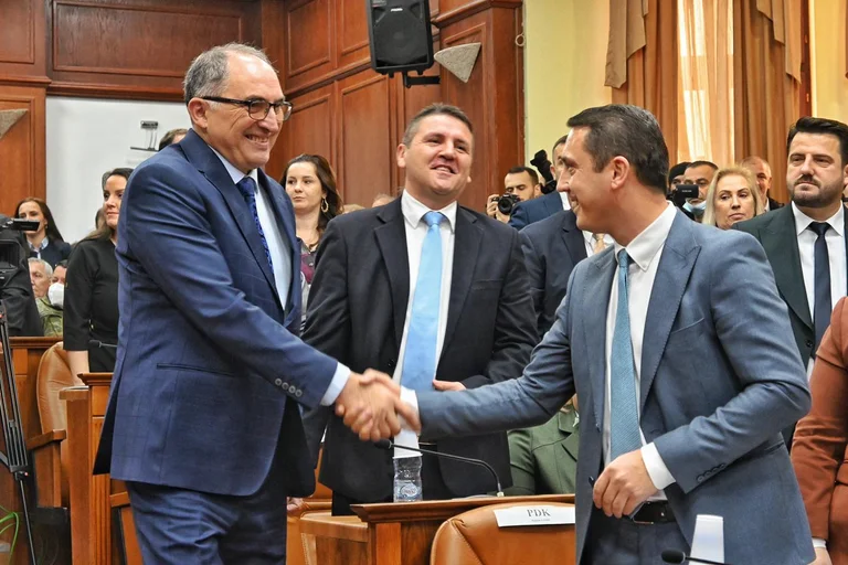 Shacir Totaj ernennt ehemaligen Kulturminister