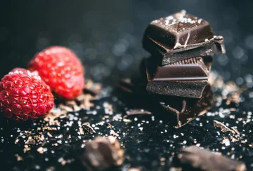 Black chocolate makes us happier, what researchers have discovered