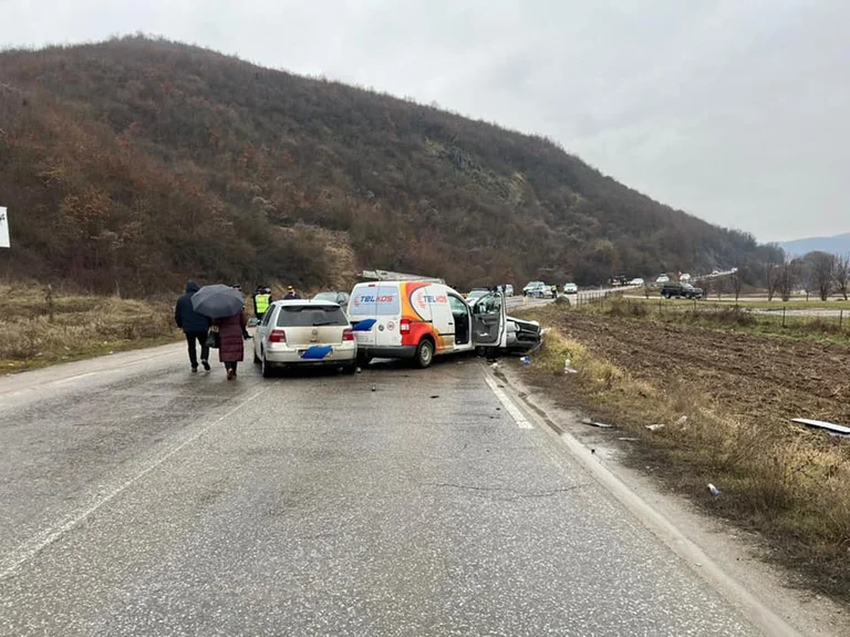 Ein Blick auf Zwei-Dead-Unfall in Priština-Podujevo magistrates