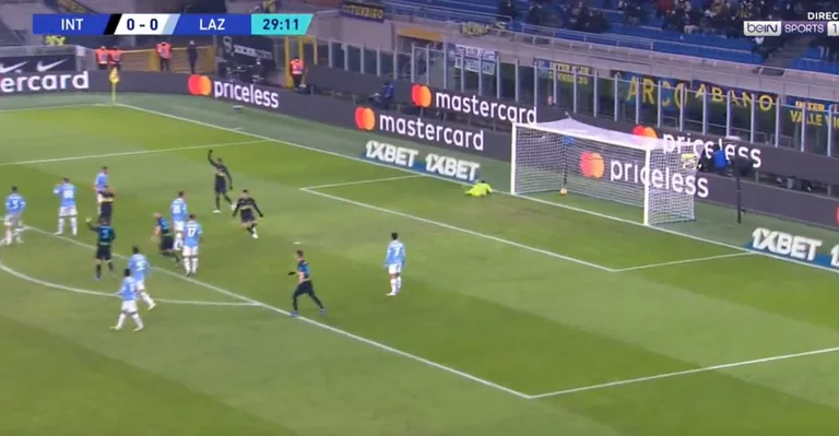 Die Inter hat das Netz von Lazio erschüttert, Baston markiert das Superggol.