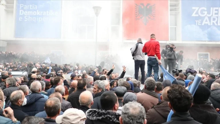 Five Dervisaj from Kosovo went to support Berisha protest, arrested by police