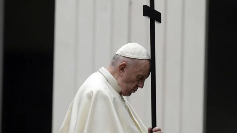 Papa: Gewalt gegen Frauen ist “almost satanic”