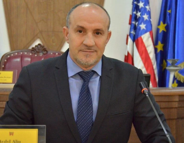 LDK ambassador: The Gjilanians were deceived by the VV on February 14th: Be careful when you love and who you love