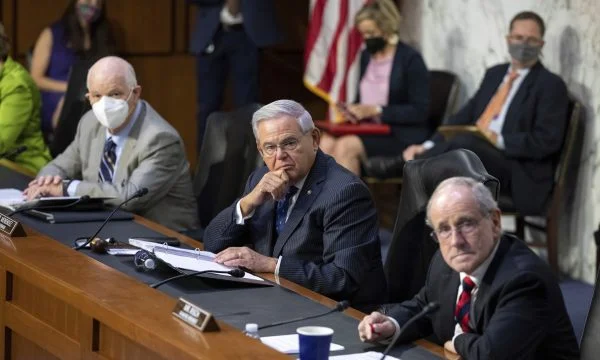 Senador estadounidense: Rusia está tratando de crear una excusa para la guerra