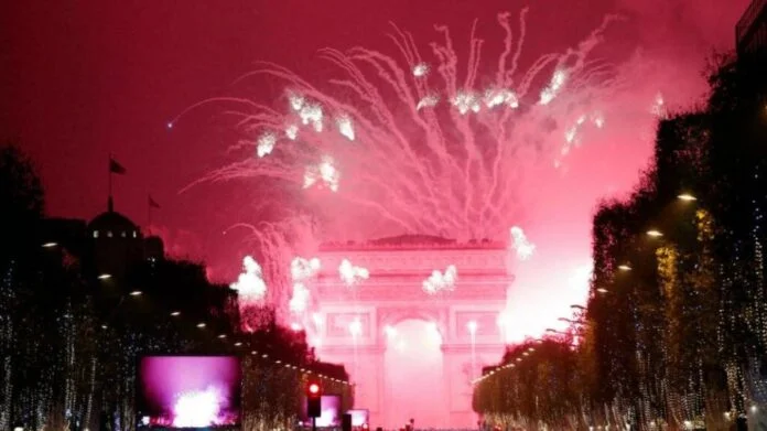 La Francia annulla l'uso dei fuochi d'artificio alla vigilia di Capodanno