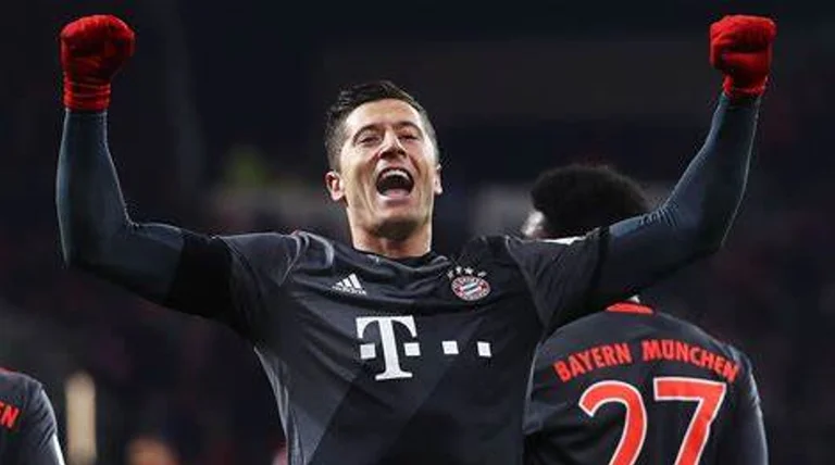 Lewandowski equipara el equilibrio de Ronaldo para las metas dentro de un año, pero permanece lejos de Mess