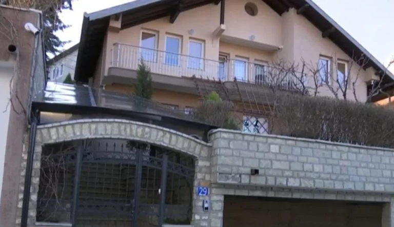 The journalist ironifies with VV spokesman for Albin's rent: In Taslige, 500 square metres in addition to 100 euros