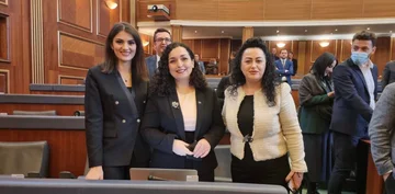 Osmani foto de los diputados de LDK: VV