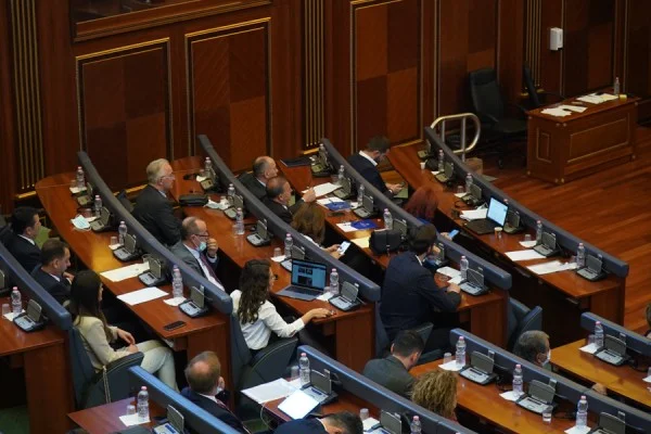 PDK boicotea el discurso del Presidente en el Parlamento: Da nueve razones por qué