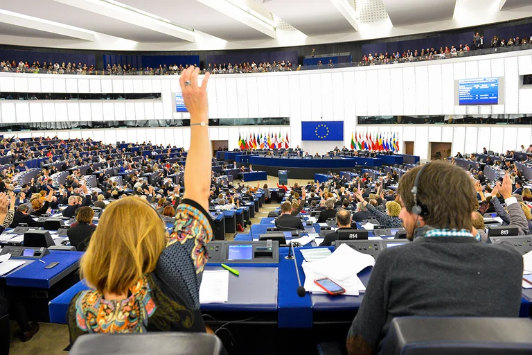 S'ne vrs: By 531 votes, European MPs approve visa liberalisation report for Kosovo