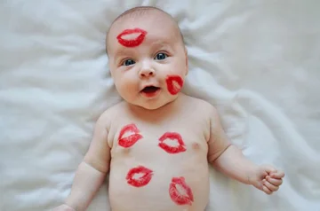 5 Why You Should Not Kiss Newborn Babies