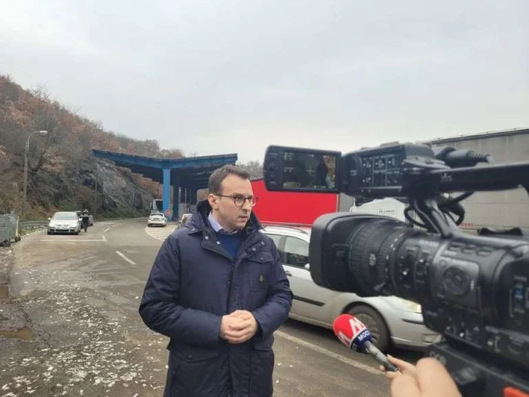 Për të gjashtën herë, Petar Petkoviqi kthehet mbrapsht në Serbi: Nuk i lejohet të hyjë në Kosovë