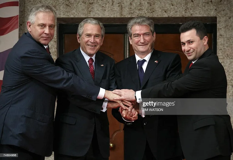 Sanader, Berisha, Gruevski: Fati i zi i tre kryeministrave që dikur pozuan dorë mbi dorë me Bushin