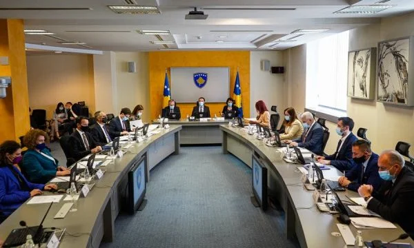 Qeveria për darkën e luksit me oktapoda: Ishte edhe Lajçaku