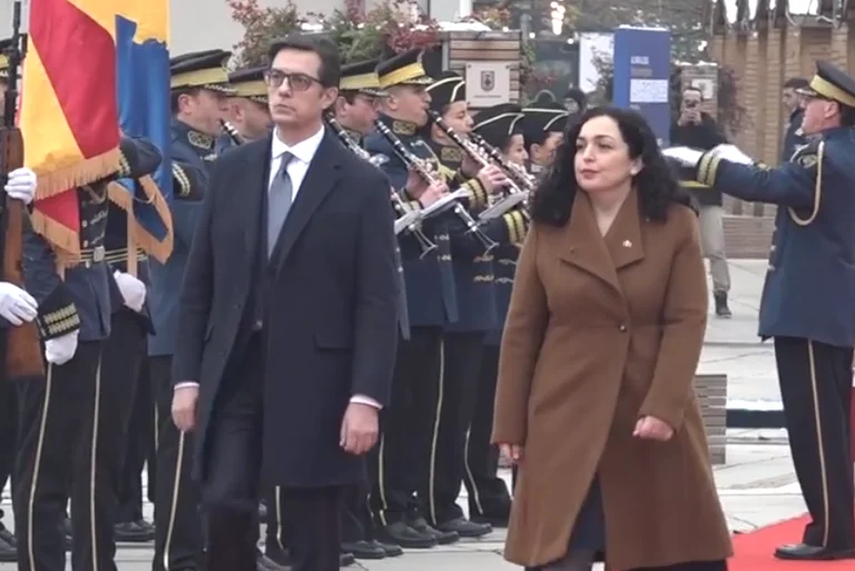 4 minuta në terr: Gjatë takimit Osmani – Pendarovski në Presidencë u ndal rryma