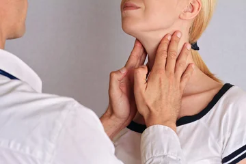 Three signs showing that something is wrong with the thyroid gland.