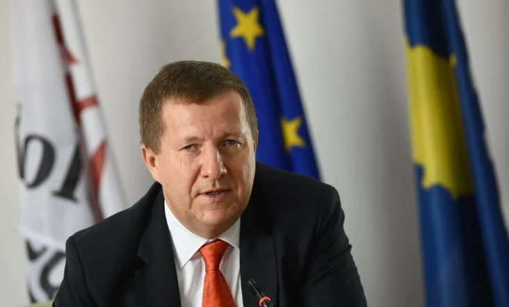 Shefi i zyrës së BE’së kërkon llogaridhënie financiare nga partitë