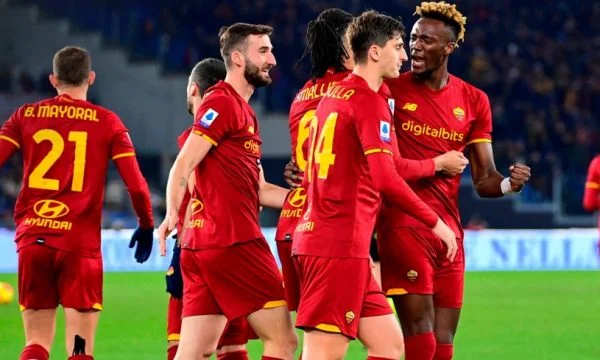 Pas dy humbjeve radhazi, Roma shënon fitore në Serie A
