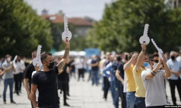 Gastronomët – Qeverisë Kurti: Reflektoni, shiqone boten dhe veproni njëjtë