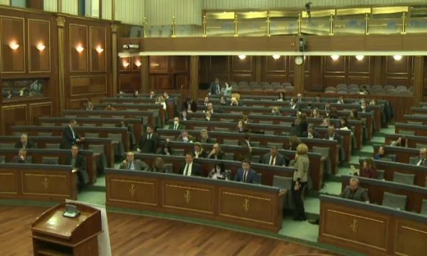 Dështon Projektligji për ndryshimin e Ligjit për Festat Zyrtare, Lista Serbe bojkoton seancën plenare