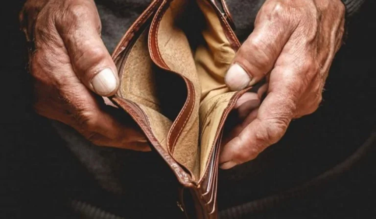 Gjysmë miliardë njerëz përfunduan në varfëri pasi paguan koston shëndetësore të pandemisë