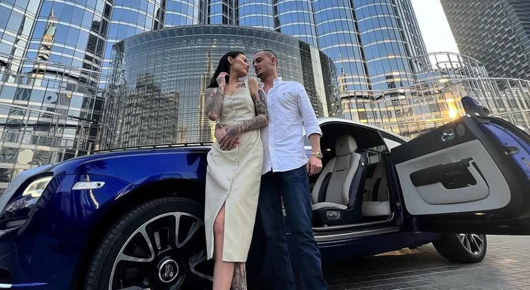 Zyrtarizohet lidhja, Don Xhoni dhe modelja ruse publikojnë foto bashkë