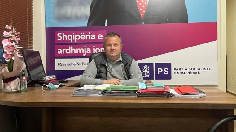 Dallavere me asfalt: Arrestohet nënkryetar Nushi në Lushnjë