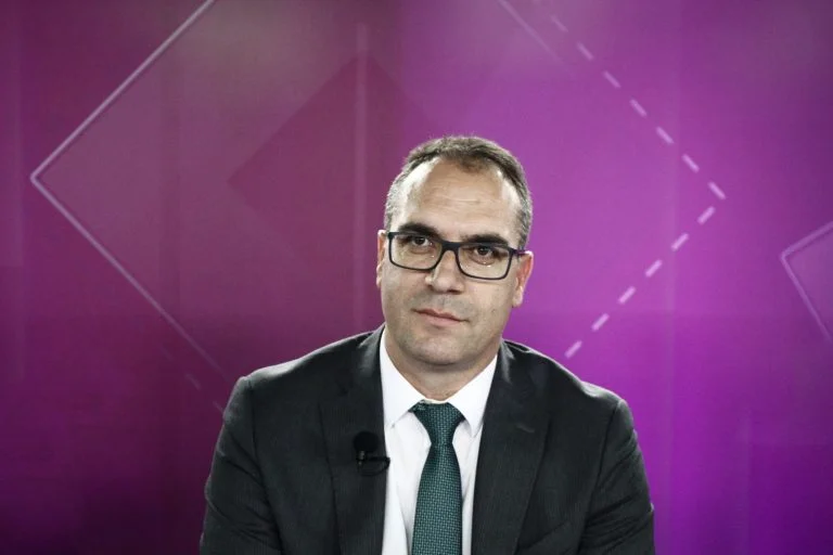 Kthehet në punë Lavdim Krasniqi, njeriu që donte të kapte mediat në skandalin korruptiv