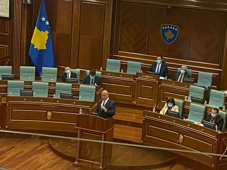 Eskalon situata, Haradinaj i thotë ministër Muratit për krizën e rrymës “Shko në KEK e mërdhiju, s’e ke vendin në sallë”