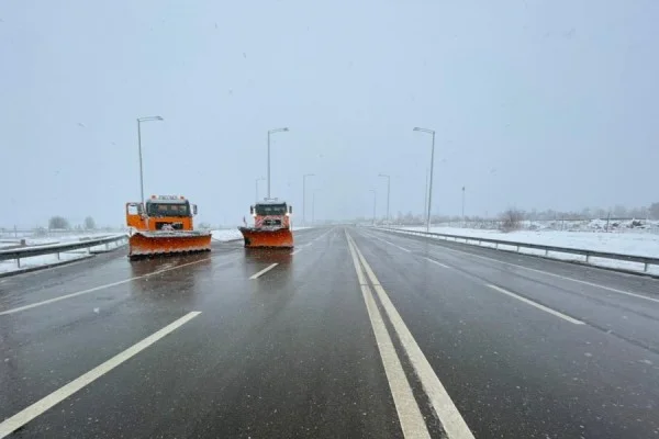 Rruga Prizren-Prevallë mbetet e bllokuar, të tjerat të kalueshme