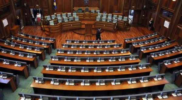 Kuvendi vazhdon seancën e rregullt plenare, këto pika janë në rend dite