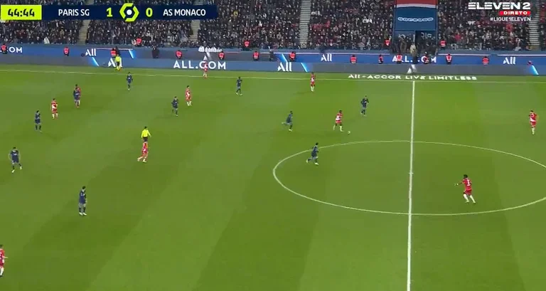 Messi i bën të gjitha: Vjedh topin, fillon kundërsulmin dhe asiston për Mbappen